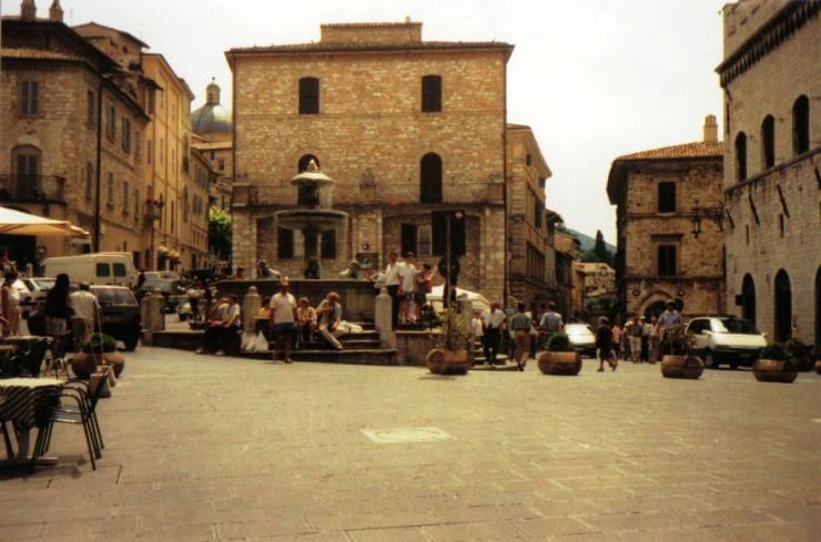 Assisi 04 (Piazza del Comune)