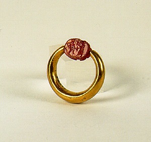 Etruskisch museum 05 (ring met scarabee)