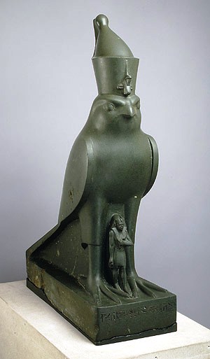 Horus beschermt de farao - 320 v.C.