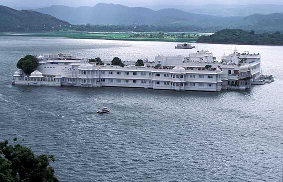Lake Palace Hotel 01
