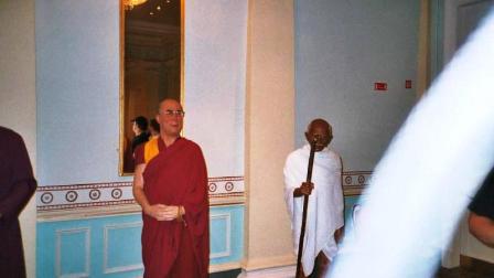 Mme Tussaud 10 (Dalai Lama & Gandhi)