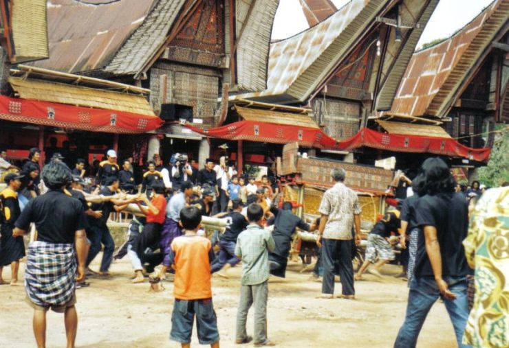 Tana Toraja 41 (begrafenisceremonie)