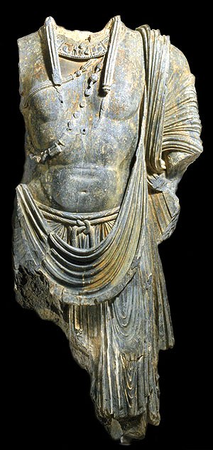 Torso van de staande boddhisatva -  Pakistan - 120 n.C.